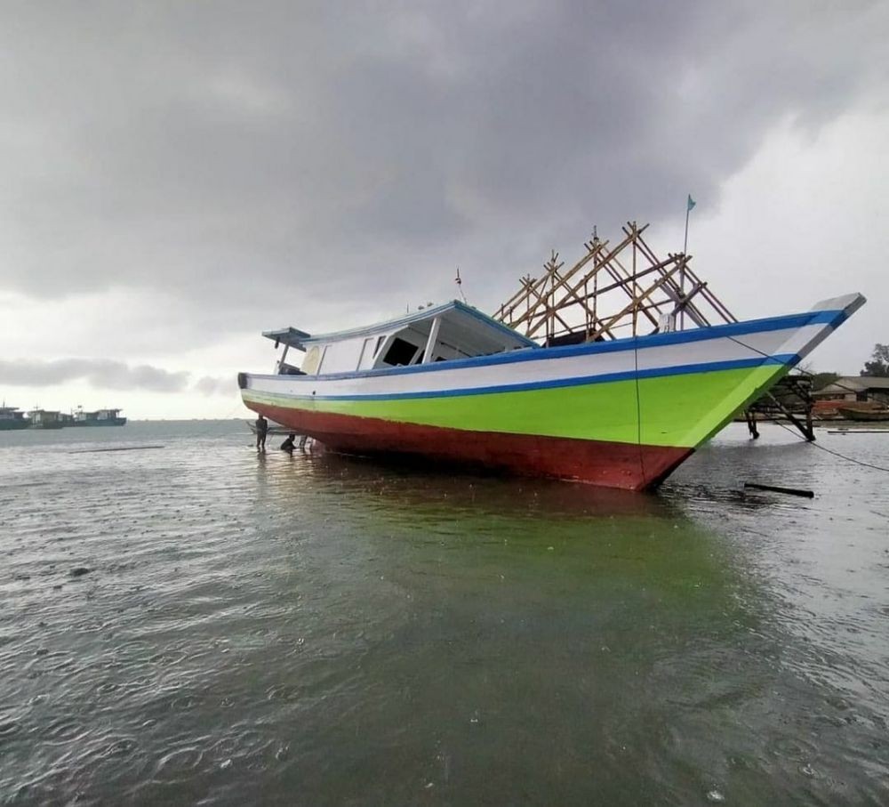 Kapal Klotok, Satu-satunya Alat Transportasi ke Ujung Kulon  