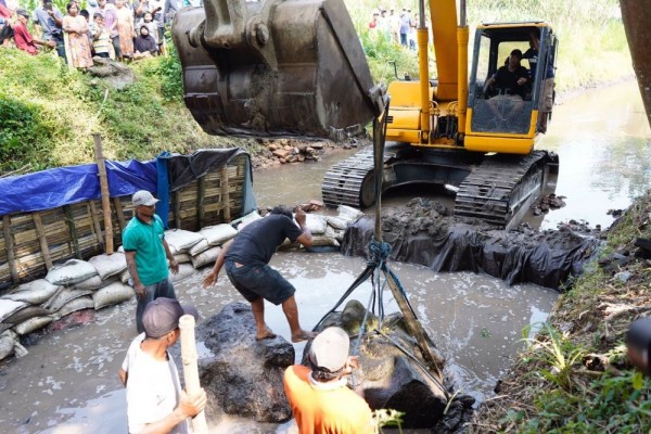 Cegah Kerusakan, Arca Pentul di Kediri Diangkat dari Sungai