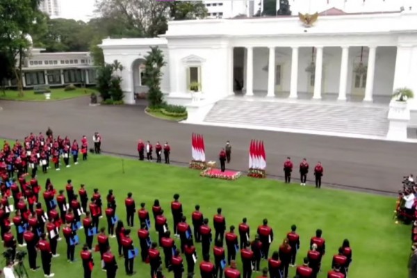Presiden Jokowi Serahkan Bonus Rp130,5 Miliar Buat Atlet SEA Games