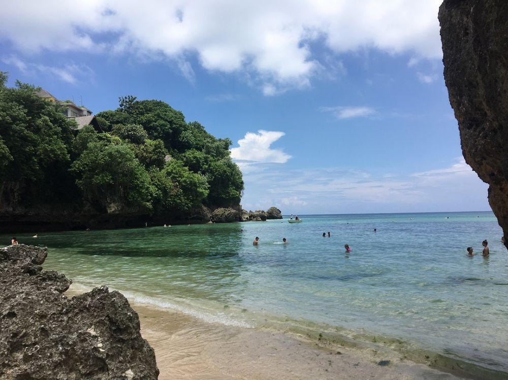 Info Wisata Pantai Padang Padang, Surga Bahari di Pecatu-Bali