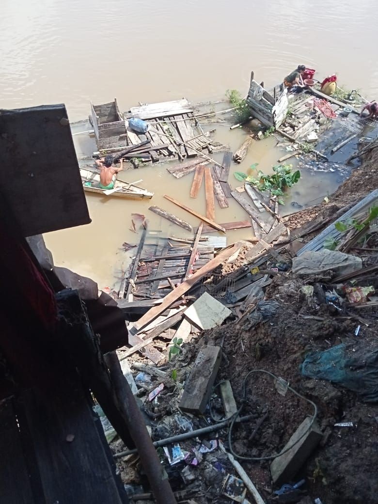 4 Rumah Terdampak Tanah Longsor Akibat Hujan Deras di Sekayu