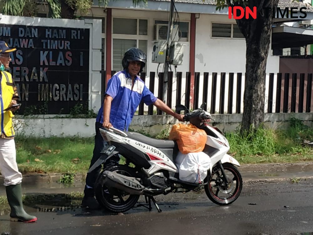 Banjir Rob Kembali Menggenangi Jalan Kalimas Surabaya 