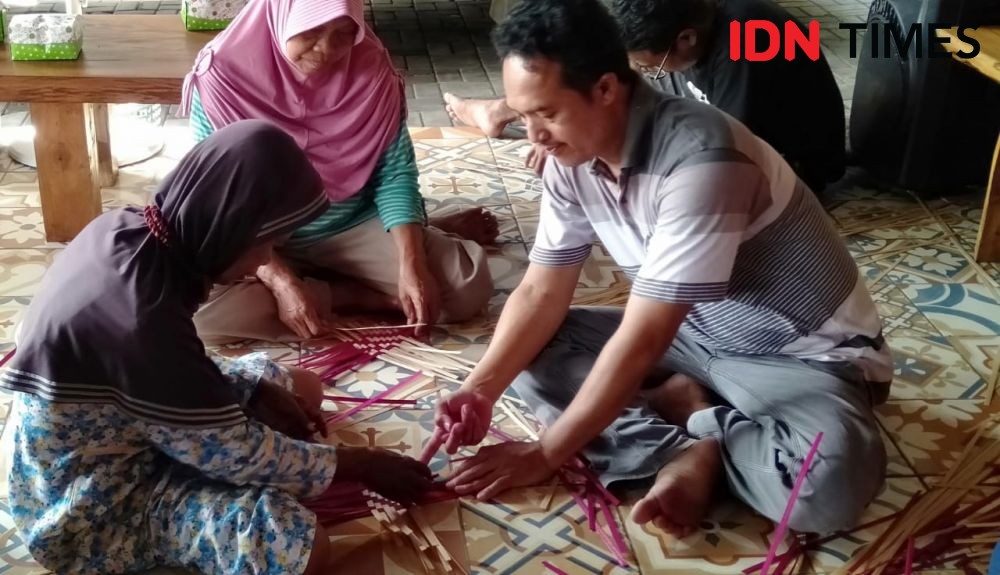 Prospek Menjanjikan, Warga Jodog Belajar Bikin Anyaman Bambu