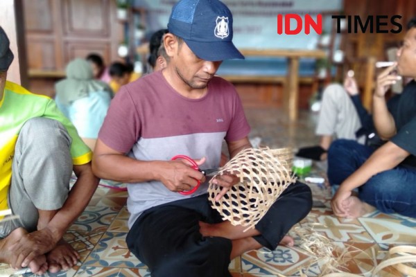 Prospek Menjanjikan, Warga Jodog Belajar Bikin Anyaman Bambu