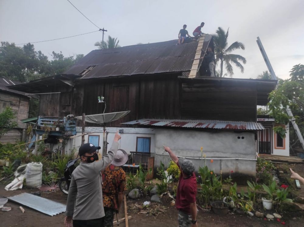 Suara Gemuruh Kagetkan Warga, Puting Beliung Rusak 86 Rumah di Lahat