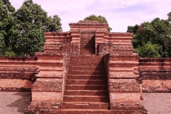 7 Prasasti Peninggalan Kerajaan Tarumanegara 