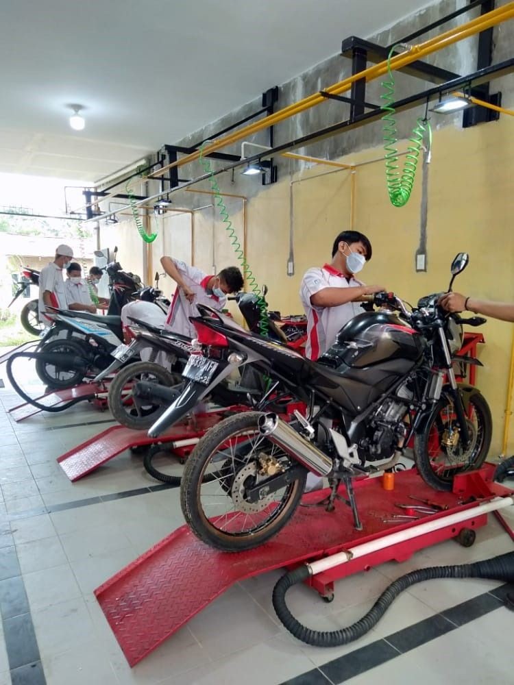 Asah Skill Pelajar, Honda Gelar Servis Gratis di SMK Binaan