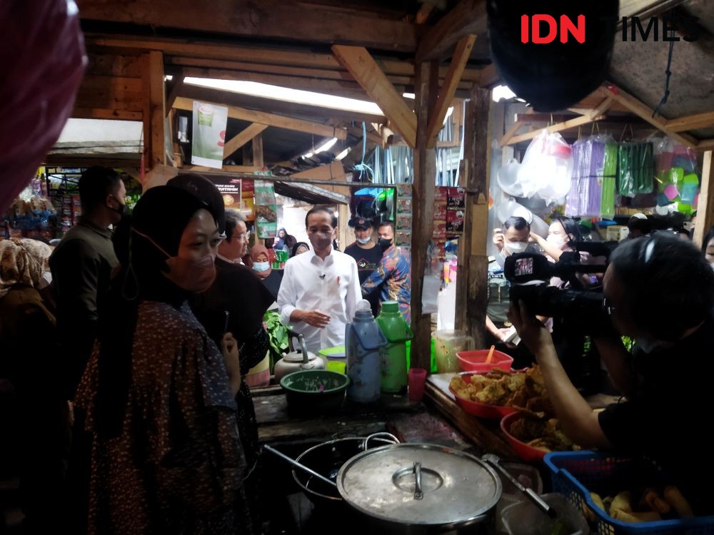 Jokowi: Harga Minyak Goreng Curah Kembali Normal Rp14 Ribu 