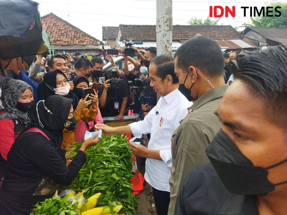 Jokowi: Harga Minyak Goreng Curah Kembali Normal Rp14 Ribu 