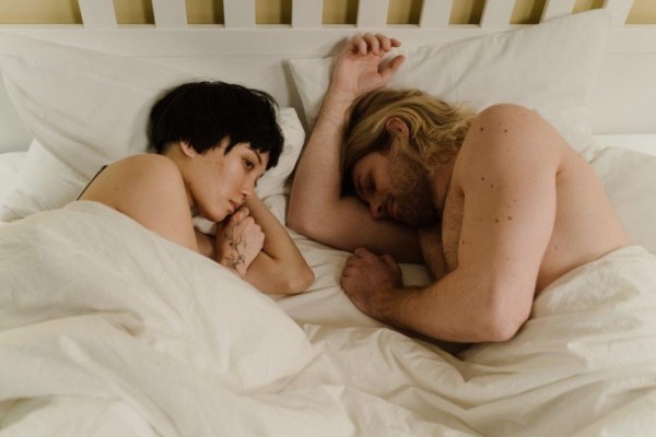 Mengapa Pria Cepat Tertidur setelah Berhubungan Intim?