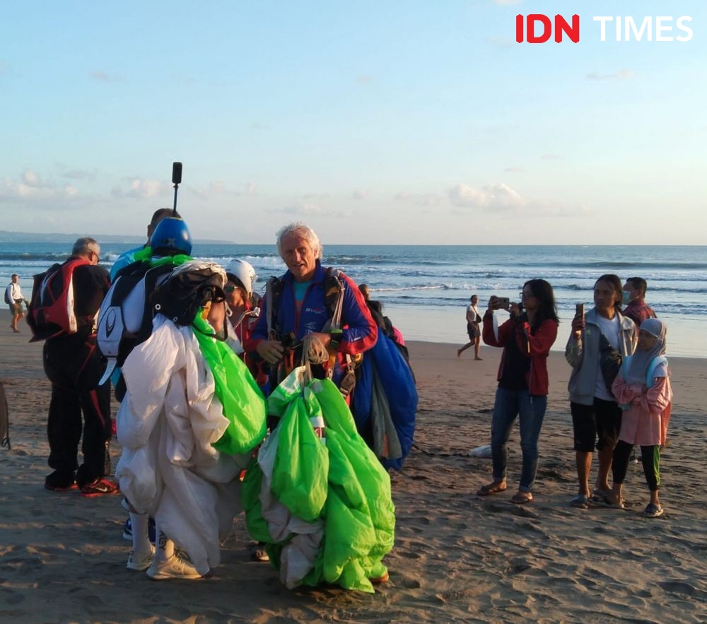 8 Personel Basarnas Bali Siaga Amankan Bali Boogie Skydiving