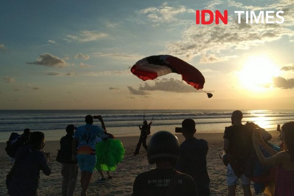 8 Personel Basarnas Bali Siaga Amankan Bali Boogie Skydiving