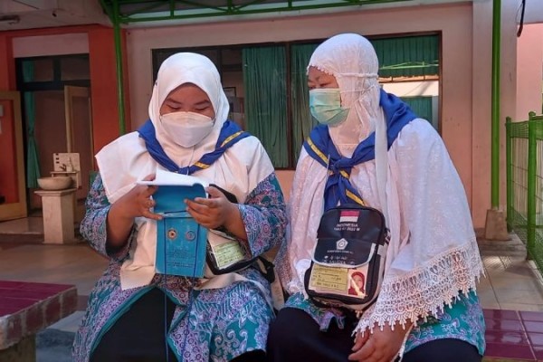 Gantikan Ayahnya, Arek Sidoarjo Ini Jadi Jemaah Haji Termuda