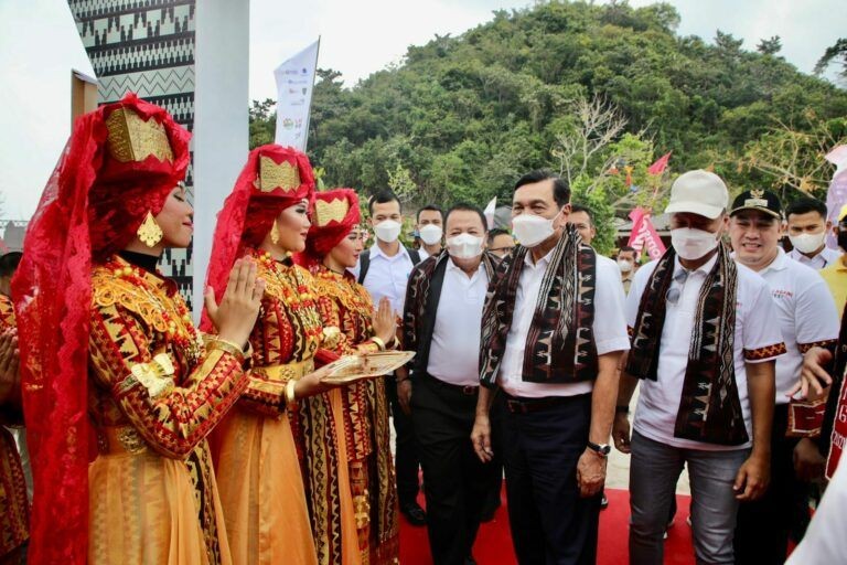 Terpukau Hasil UMKM Lampung, Menko Luhut Ajak Cintai Produk Lokal