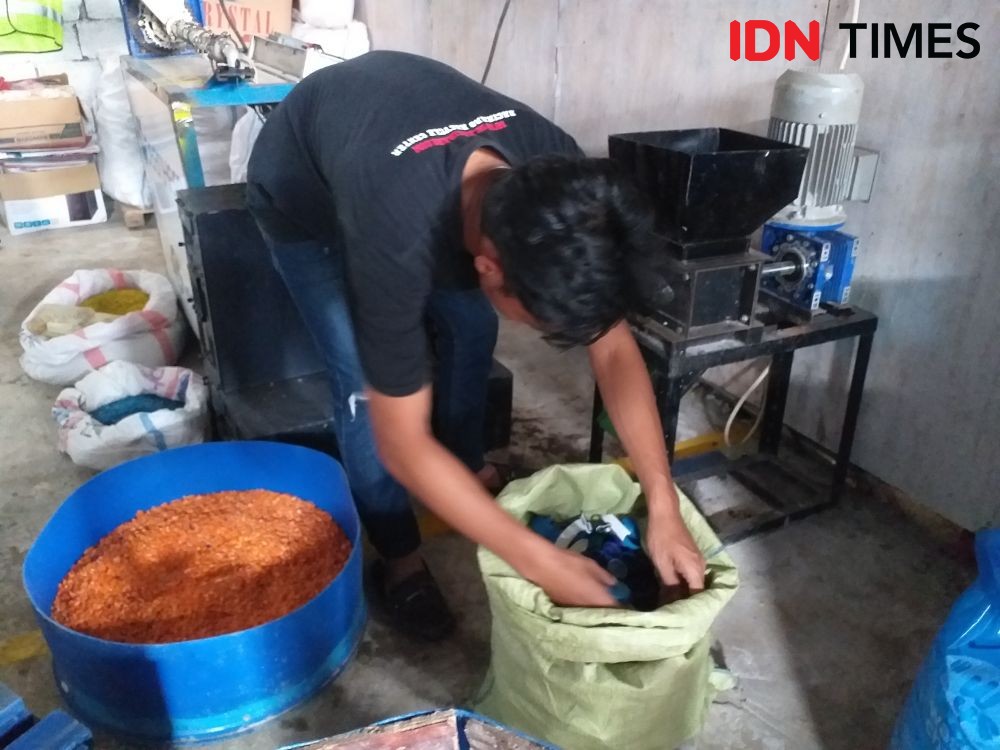 Startup Baciraro Sulap Sampah Plastik di Sulut Jadi 1000 Batako