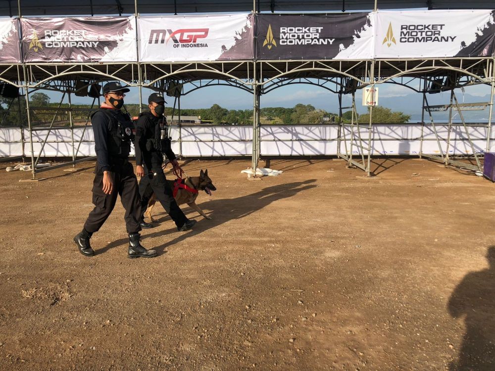 Antisipasi Copet, Polisi Berpakaian Preman Siaga di MXGP Samota 
