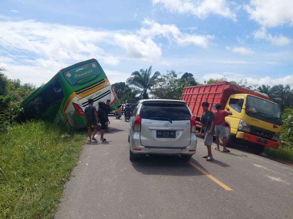 Bus Pengangkut CJH di Jambi Kecelakaan, 54 Penumpang Selamat