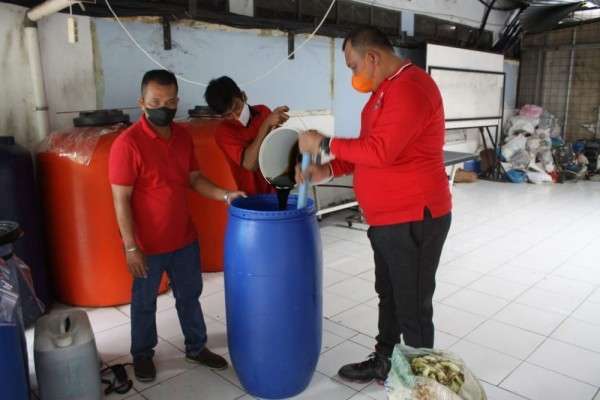 Petugas Rutan Medan Olah Limbah Sayur Dan Buah Jadi Ecoenzim