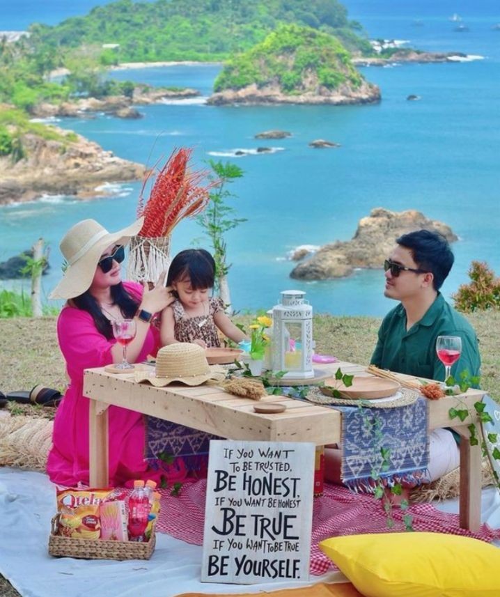 Spot Foto Instagramable Pantai Marina Lampung, Cocok untuk Healing 