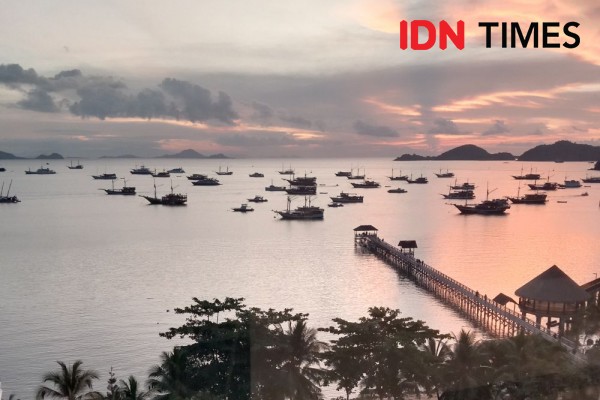 Berlayar dengan Kapal Pinisi Bersama Pelaut Bugis di Labuan Bajo