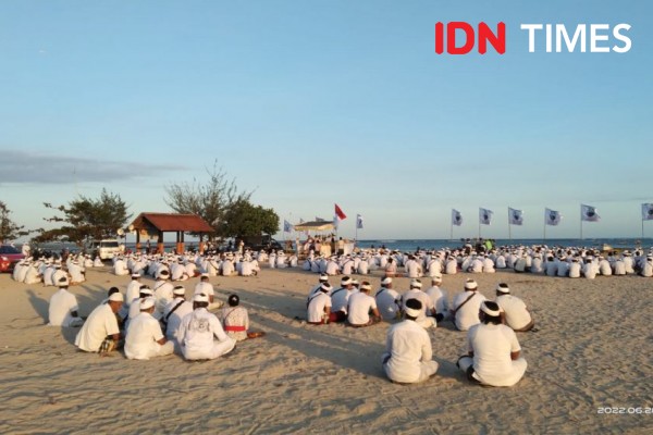 Tolak Terminal LNG, Desa Adat Intaran Sanur Mohon Kekuatan Lautan