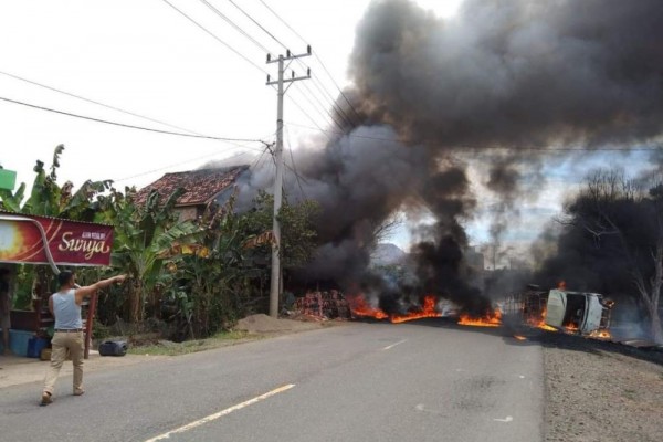 Mobil Pengangkut Solar Kecelakaan dan Meledak Membakar 5 Rumah