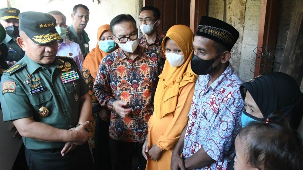 KSAD Dudung Jadi Duta Bapak Asuh Anak Stunting Indonesia