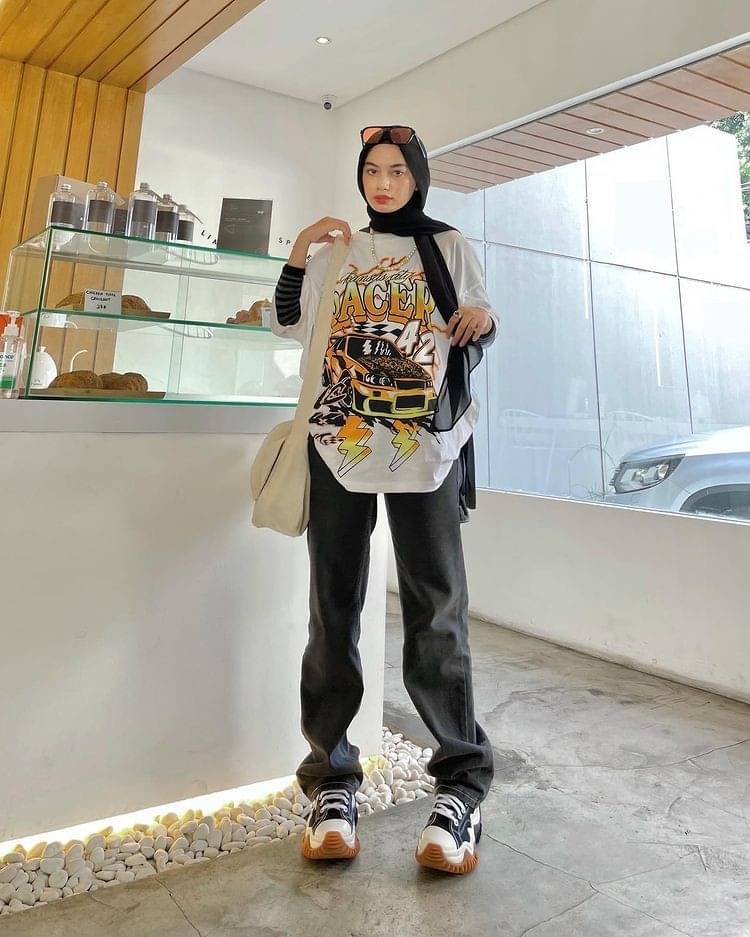 Ide Outfit Boyish Hijabers Ala Adiva Selsa Gayanya Modis