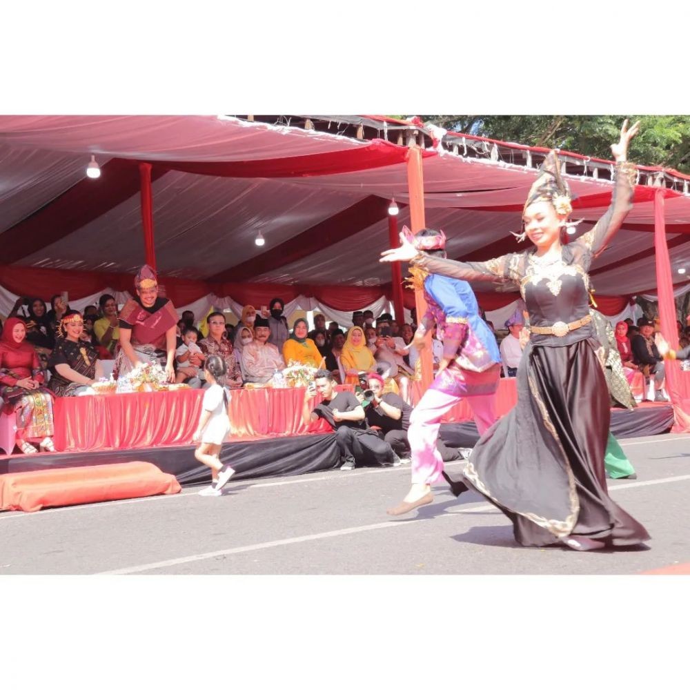 Busana Karnaval dan Pawai Budaya Warnai HUT ke-432 Medan