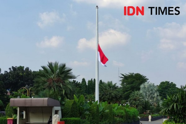 Jelang Pemakaman Tjahjo, TMP Kalibata Kibarkan Bendera Setengah Tiang