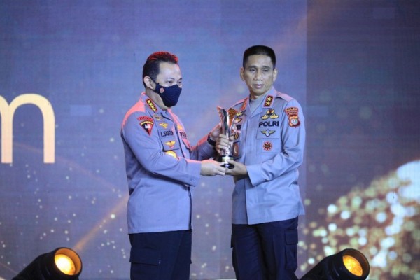 Kapolda Lampung Irjen Akhmad Wiyagus Diganjar Hoegeng Award 2022