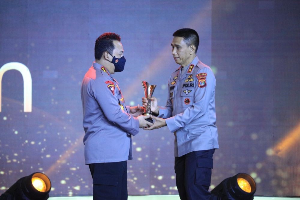 Kapolda Lampung Irjen Akhmad Wiyagus Diganjar Hoegeng Award 2022