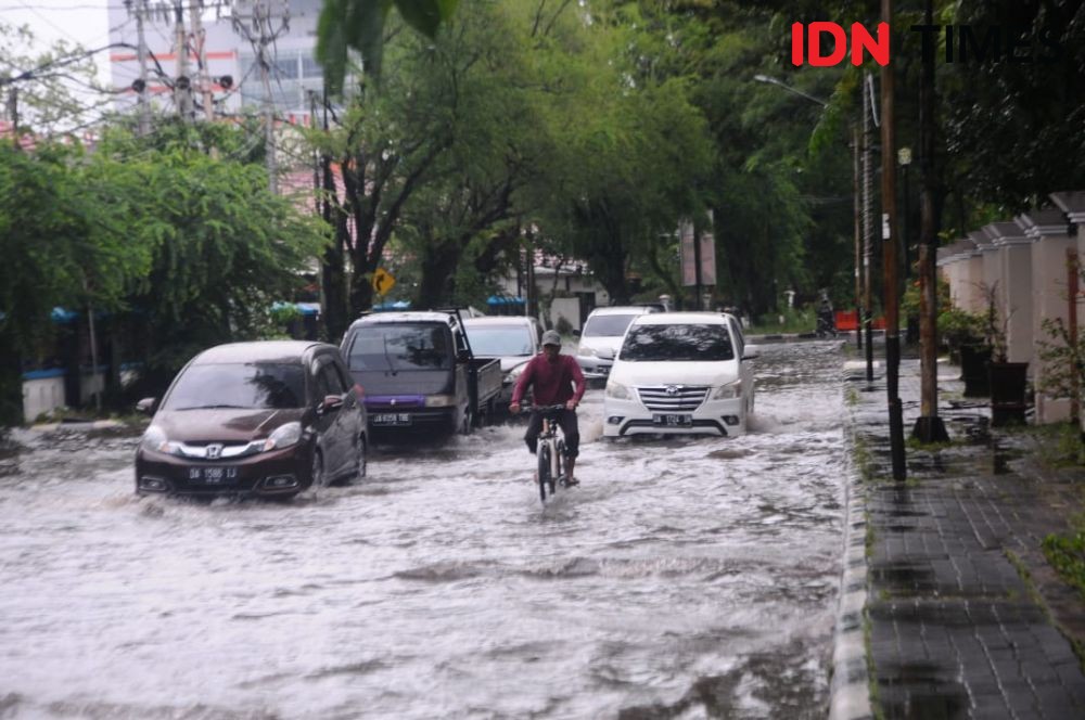 Bencana Banjir Rob dan Hujan Lebat Mengancam Kota Banjarmasin