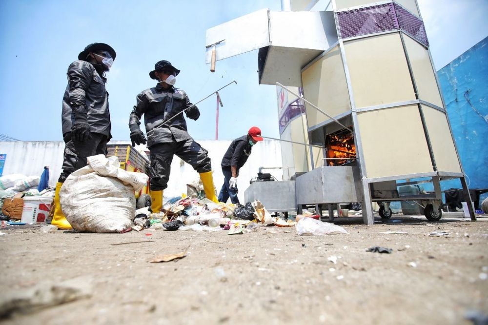 Pemkot Bandung Fasilitasi Warga Buang Sofa hinggga Kulkas, Ini Caranya