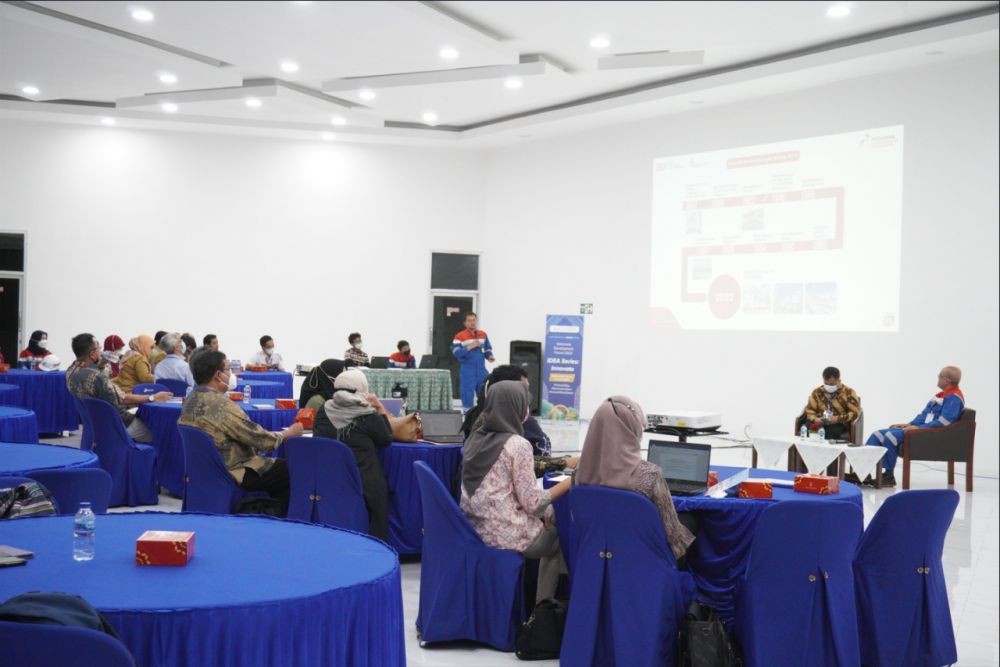 Peserta Indonesia Development Forum Kunjungan Kilang di Balikpapan