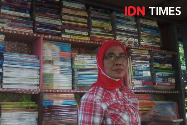 Pedagang Buku Lapangan Merdeka akan Dipindah: Pak Jokowi Lihat Kami!