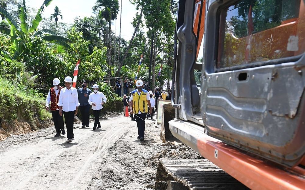 Kunjungan ke Nias, Presiden Jokowi Sentil Infrastruktur Jalan Rusak
