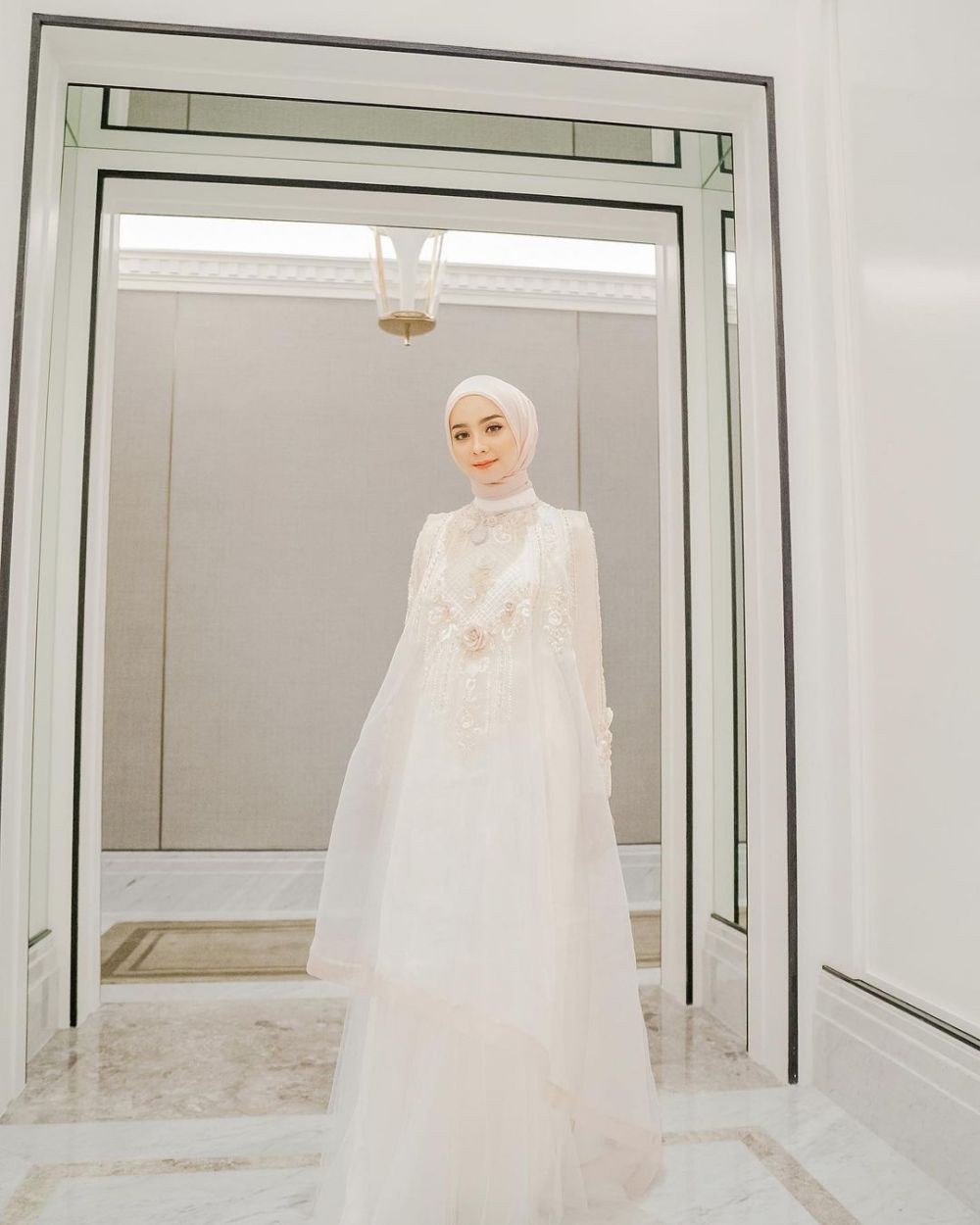 13 Dress Brokat Hijab Glamor untuk Kondangan, Istimewa!