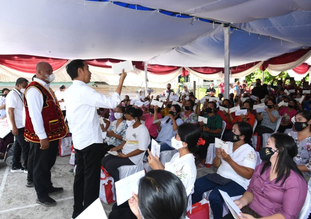 Kunjungan ke Nias Utara, Jokowi Ingatkan Uang PKH Tidak untuk Beli HP