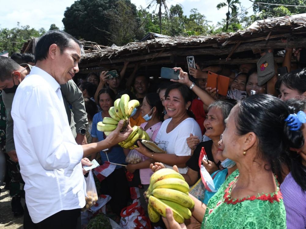 Kunjungan ke Nias Utara, Jokowi Ingatkan Uang PKH Tidak untuk Beli HP