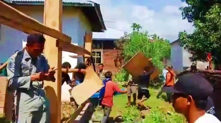 Pendukung Cakades di Bima Mengamuk dan Rusak Kantor Desa 