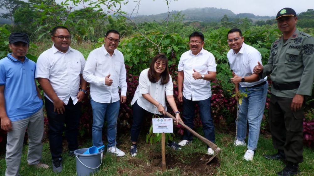 Hijaukan Bumi, FIFGROUP Lanjutkan Tanam 33.000 Pohon di Lombok 