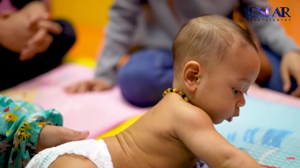 potret baby Leslar saat spa (dok.YouTube/Leslar Entertainment)