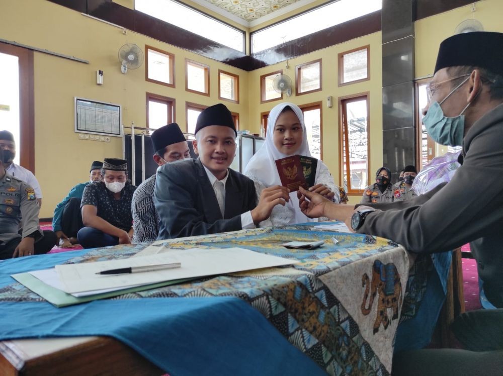 Tahanan Ini Menikah di Masjid Polres Blitar Kota
