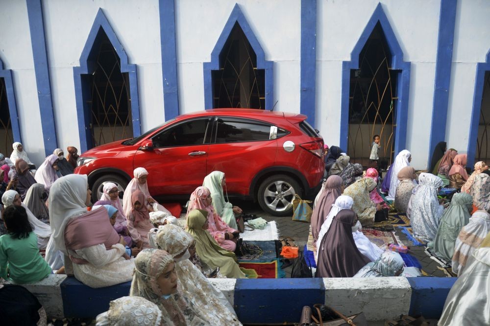 Sebagian Umat Muslim di Makassar Salat Idul Adha Hari Ini