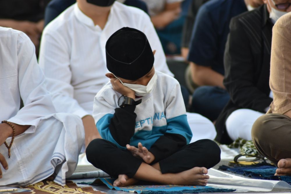 Potret Warga Berbondong-bondong Salat Idul Adha di Lapangan Gasibu