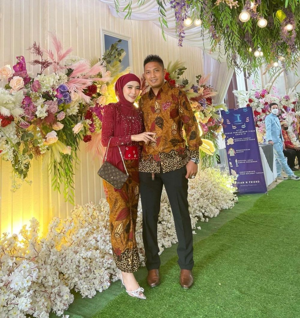9 Inspirasi Kebaya Brokat Merah untuk Kondangan, Auto Merona