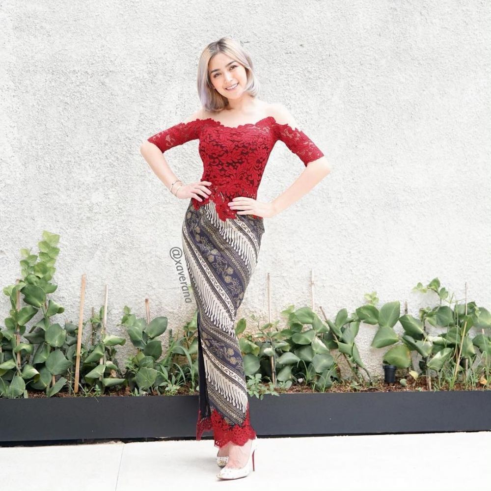 9 Inspirasi Kebaya Brokat Merah untuk Kondangan, Auto Merona