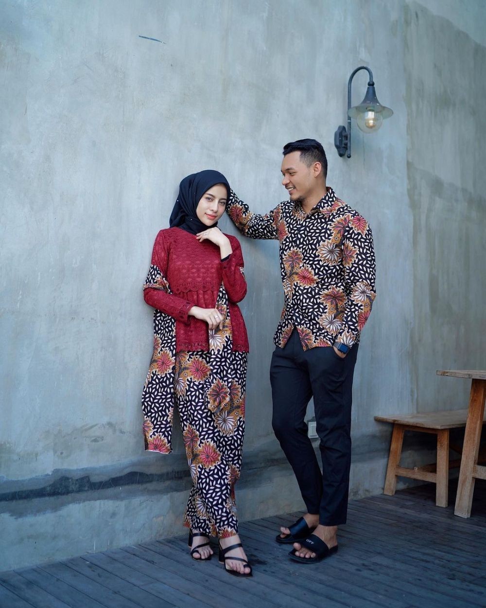 9 Inspirasi Kebaya Brokat Merah untuk Kondangan, Auto Merona