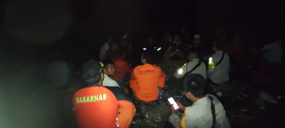 Dua Remaja di Lombok Timur Terseret Ombak saat Mandi di Pantai 